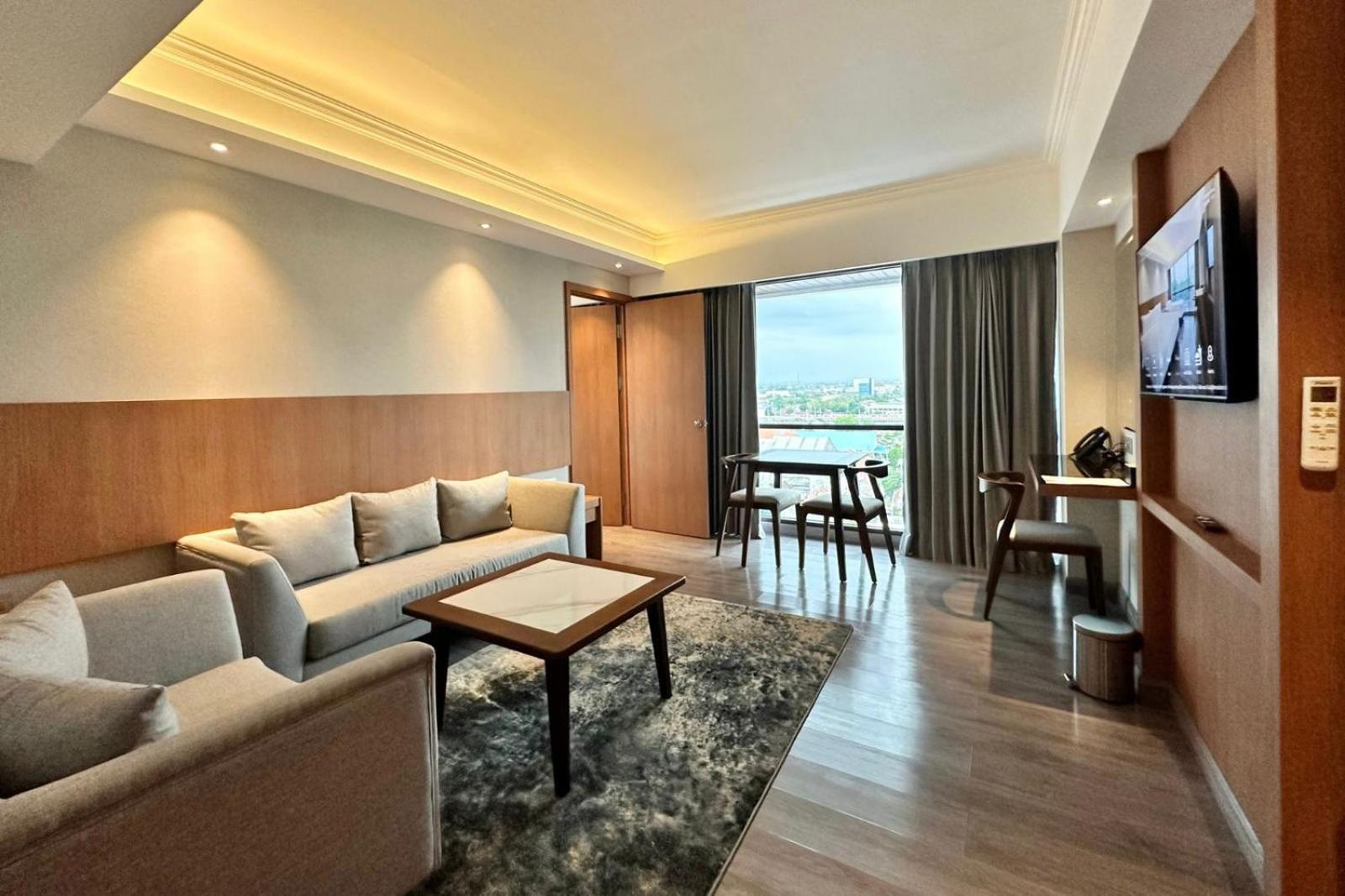 The Malioboro Hotel & Conference Center Yogyakarta Rom bilde